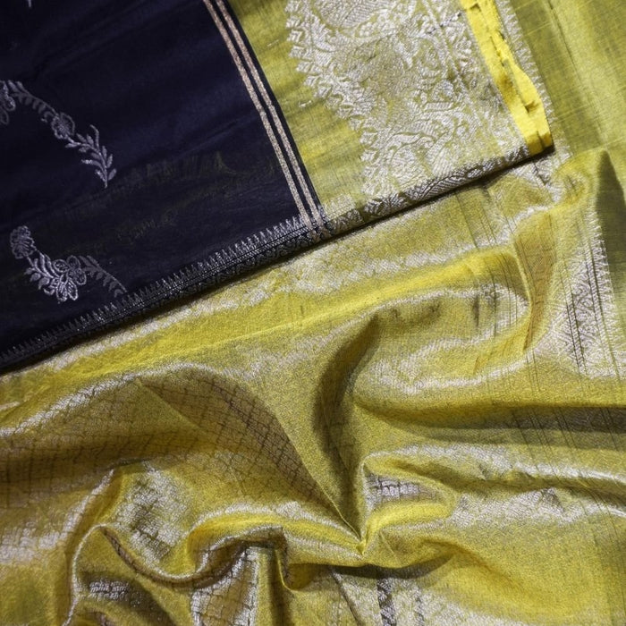 Best Saree Gift Options for Weddings – Authentic Handloom Sarees with USA Delivery - Seven Sarees