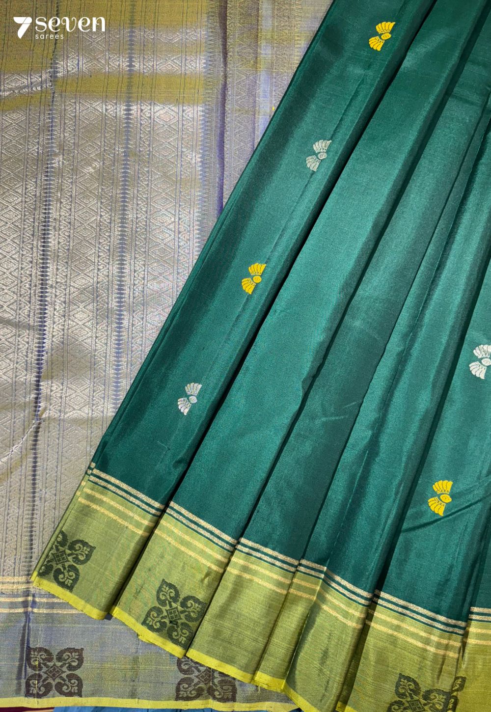 What Are Saree Pleats? How to Make and Style Saree Pleats for a Perfect Drape - Seven Sarees