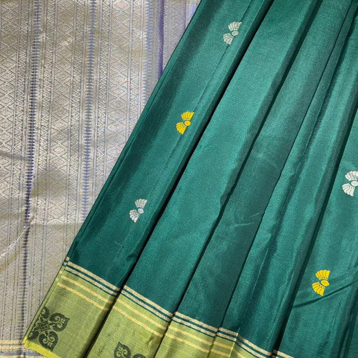 What Are Saree Pleats? How to Make and Style Saree Pleats for a Perfect Drape - Seven Sarees