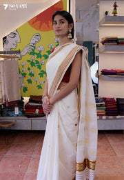 Swarnamalya - Paisely Pallu Signature Seven Handloom Off - White Kerala Cotton Saree - Seven Sarees - Saree - Seven Sarees
