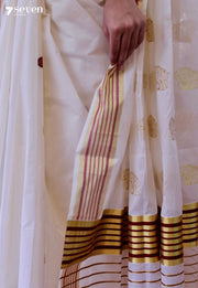 Swarnamalya - Paisely Pallu Signature Seven Handloom Off - White Kerala Cotton Saree - Seven Sarees - Saree - Seven Sarees