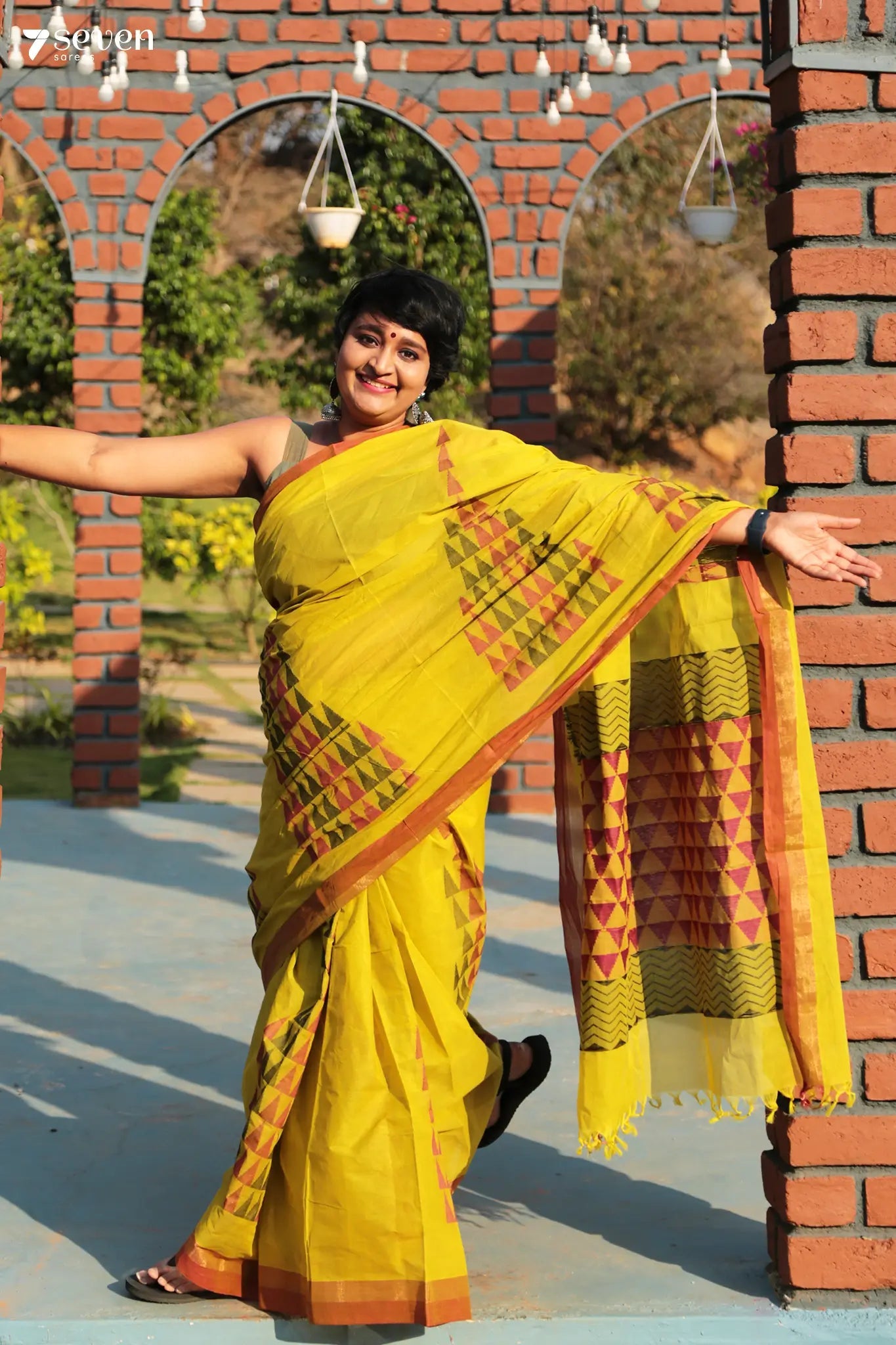 Pink saree with white border - Sri Kumaran Stores